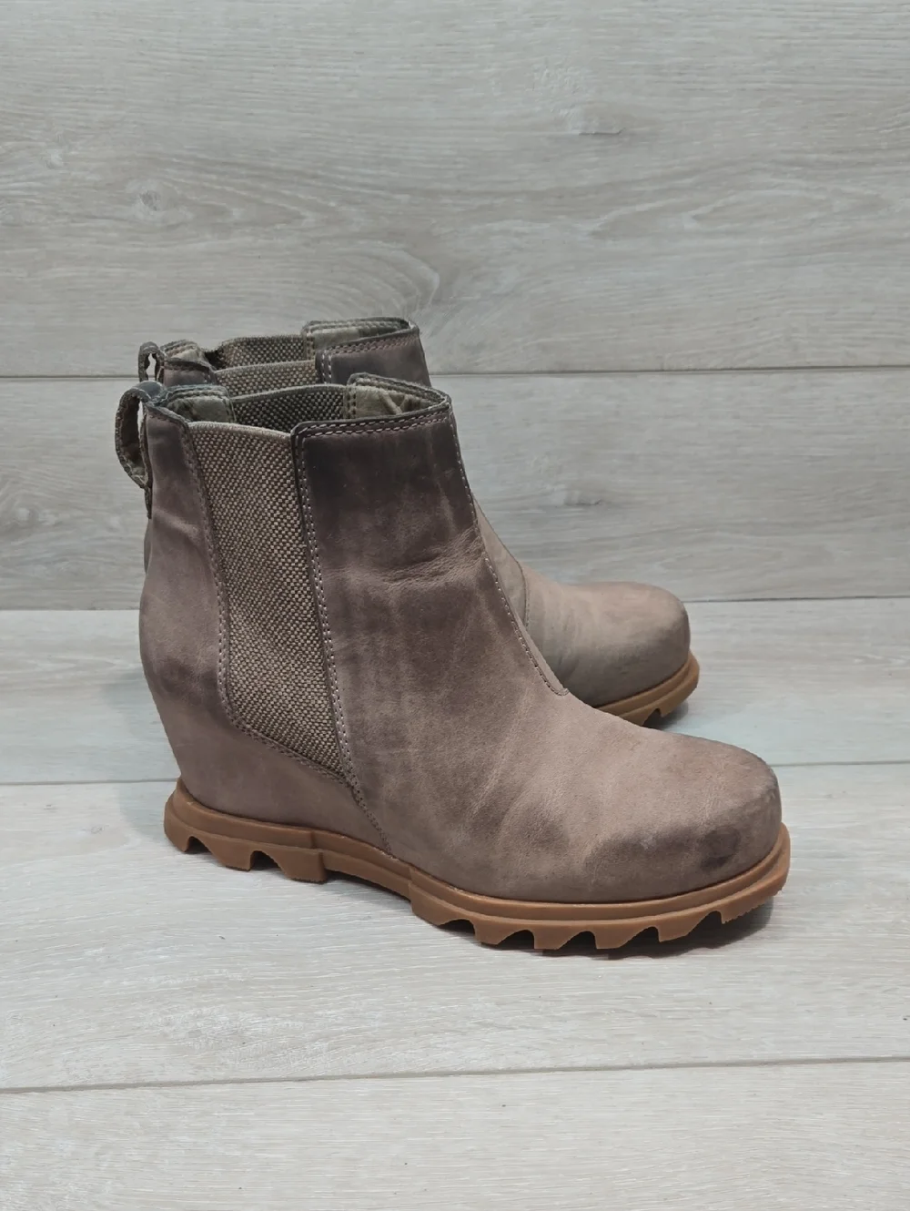 Sorel Women AnkleTaupe Suede Hidden Wedge Chelsea Booties Shoes Sz 7.5